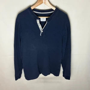 Abercrombie n fitch kragtröja  - Modellen är 185