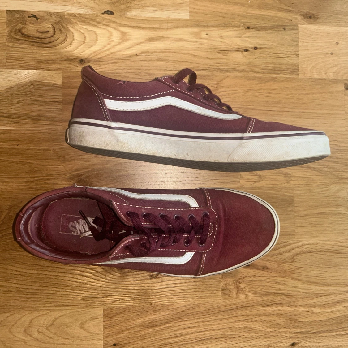 Vinröda Vans Old Skool sneakers - 1