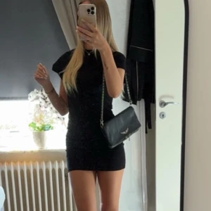 T-shirt klänning  - T-shirt klänning från H&M, använd 1 gång💖