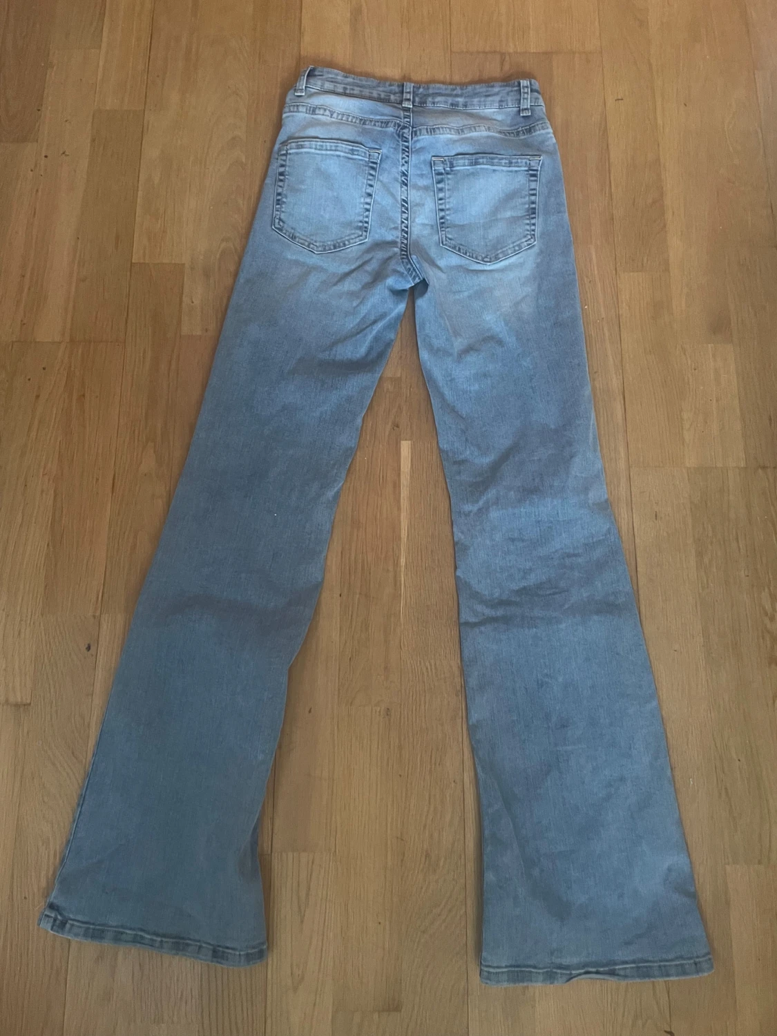Bootcut ljusblå jeans från Nelly - 1