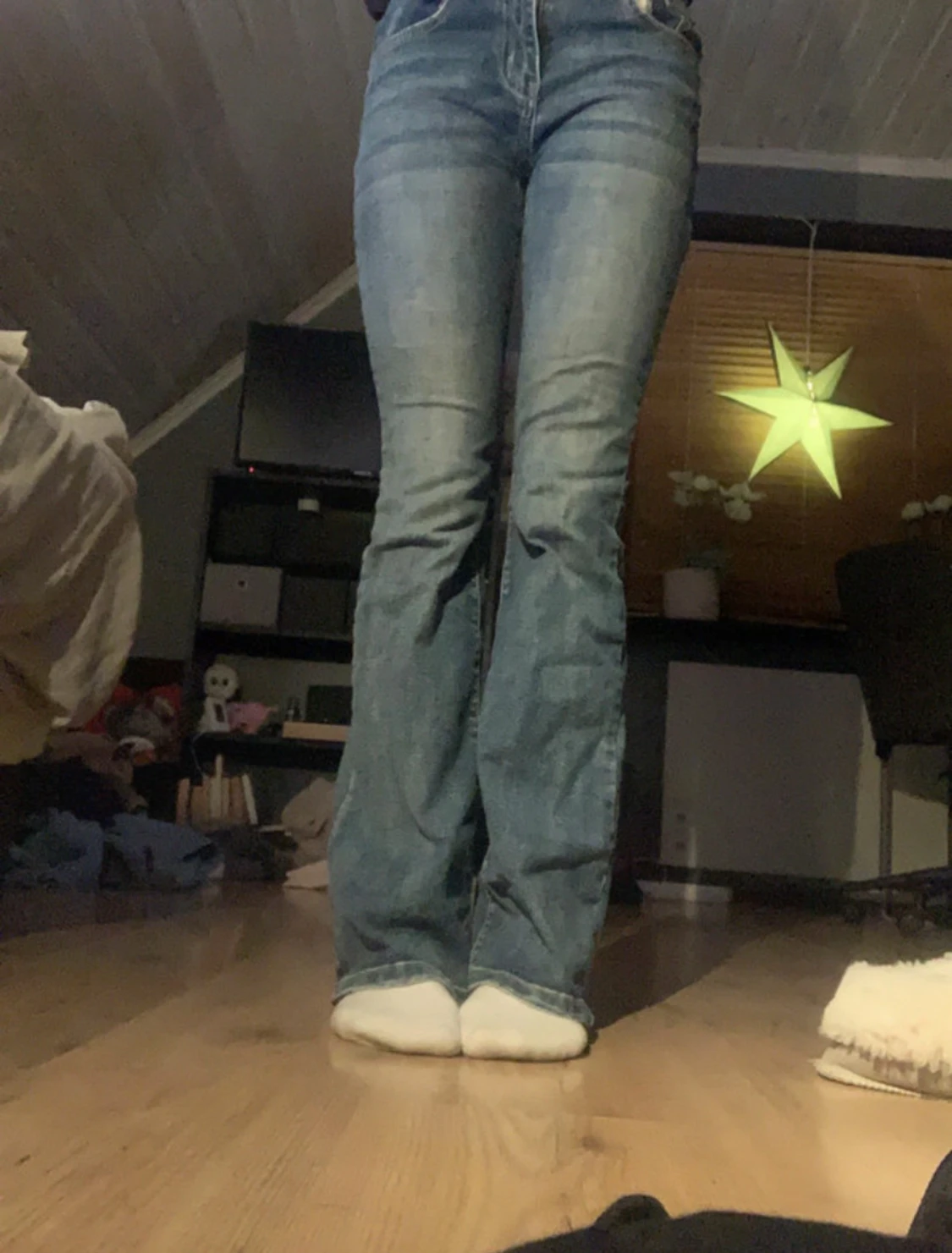 Blå bootcut jeans med hög midja