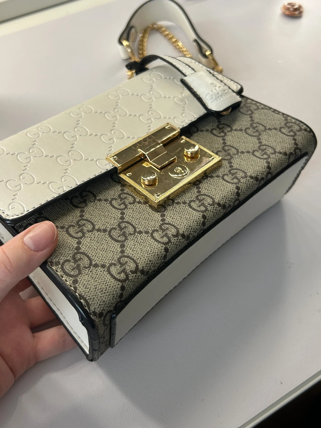 Axelväska i vitt och beige - 3