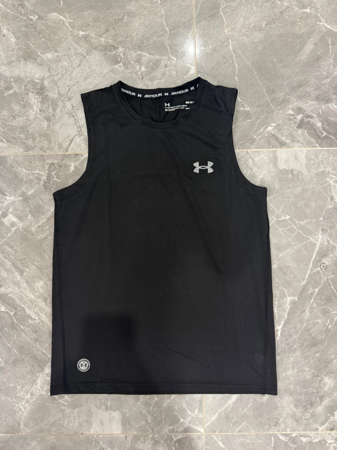 Svart ärmlös träningstopp Under Armour