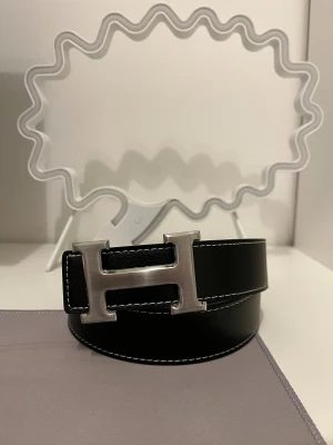 Herme’s bälte - Oanvänd, håltång inkluderas!