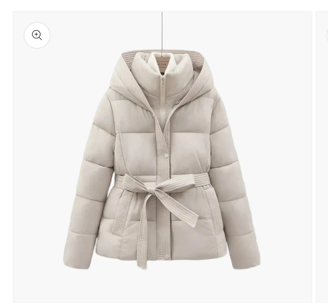 Beige pufferjacka med bälte och huva