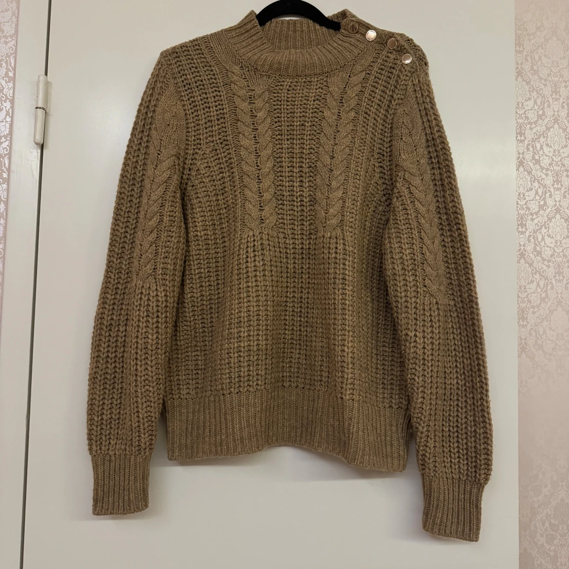 Beige stickad tröja - 1