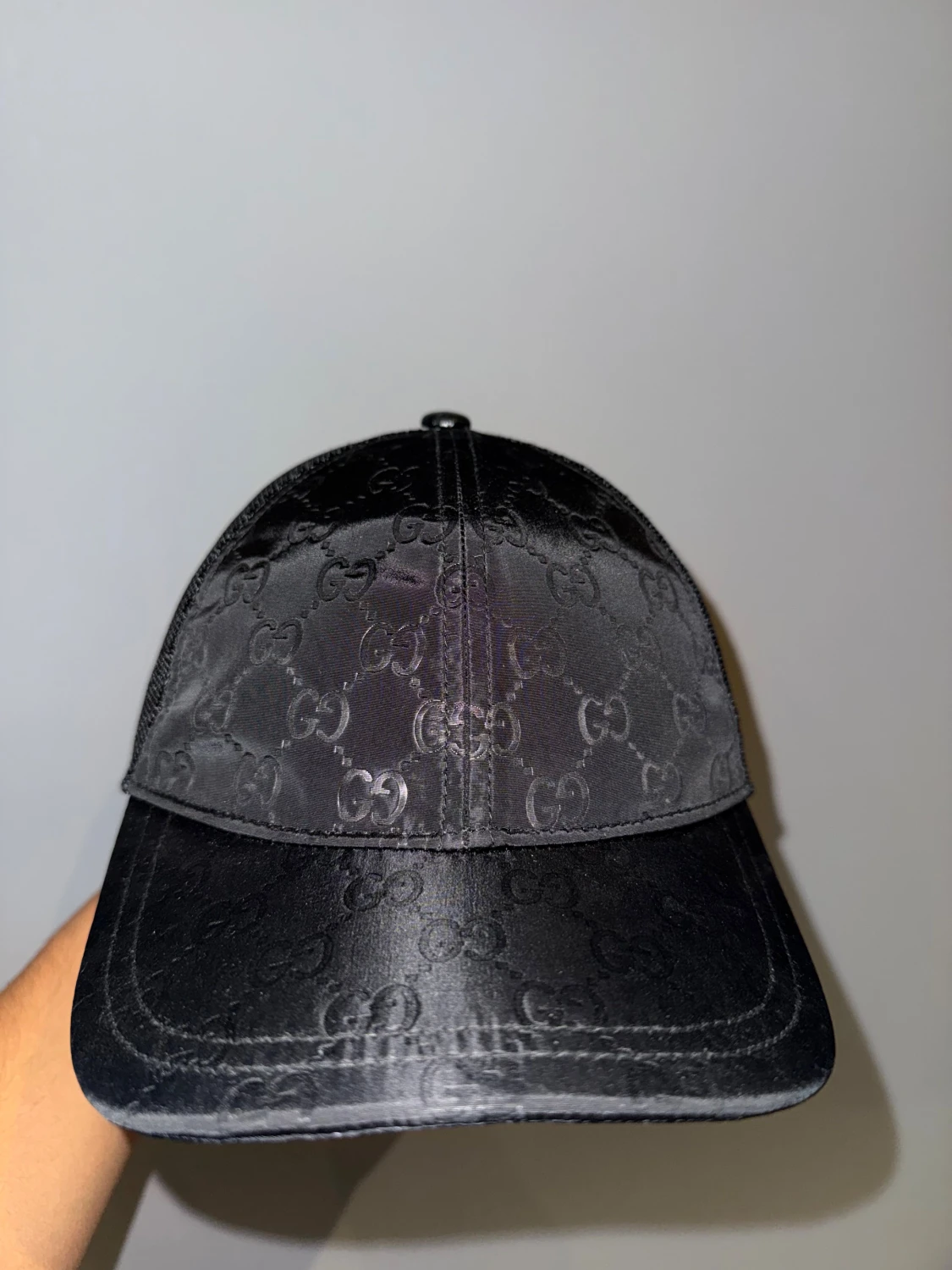 Svart Gucci keps med GG-mönster