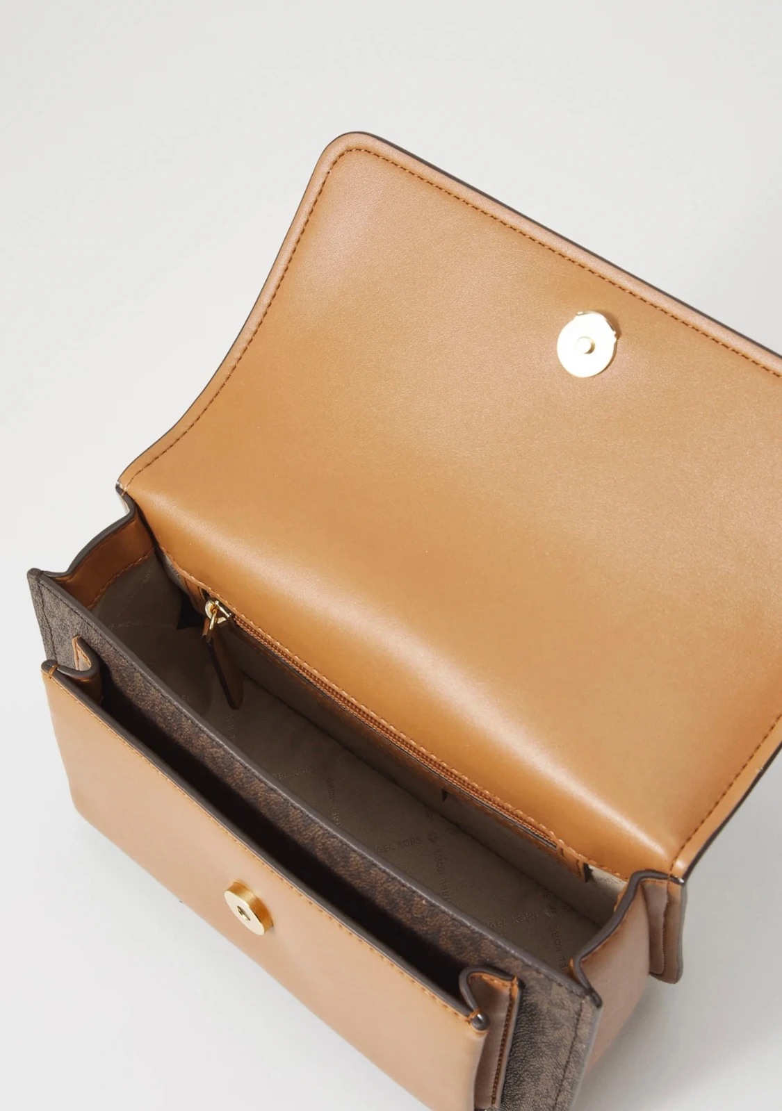 Brun axelväska från Michael Kors - 2