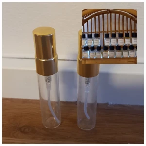 Essnce splitpaket  - 1 styck 5 ml glasdekanter med spray ✨️Välj bland dofterna på listan bland bilderna, obs❣️tryck på bilden för att se all text