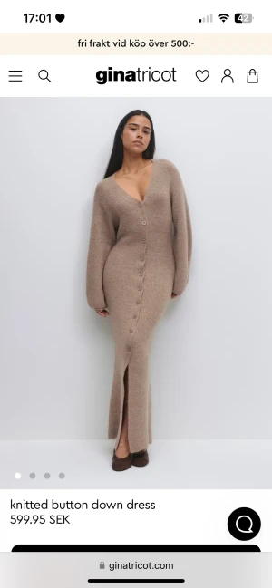 stickad klänning ginatricot - INTRESSEKOLL på denna otroligt fina klänning från ginatricot, klänningen är helt slutsåld på hemsidan och aldrig använd!🥹