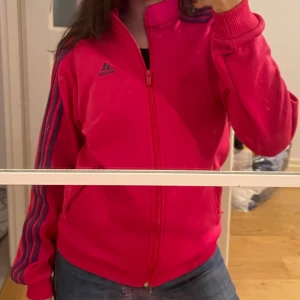 Adidas kofta  - Storlek S, helt ny, oanvänd, märket adidas 