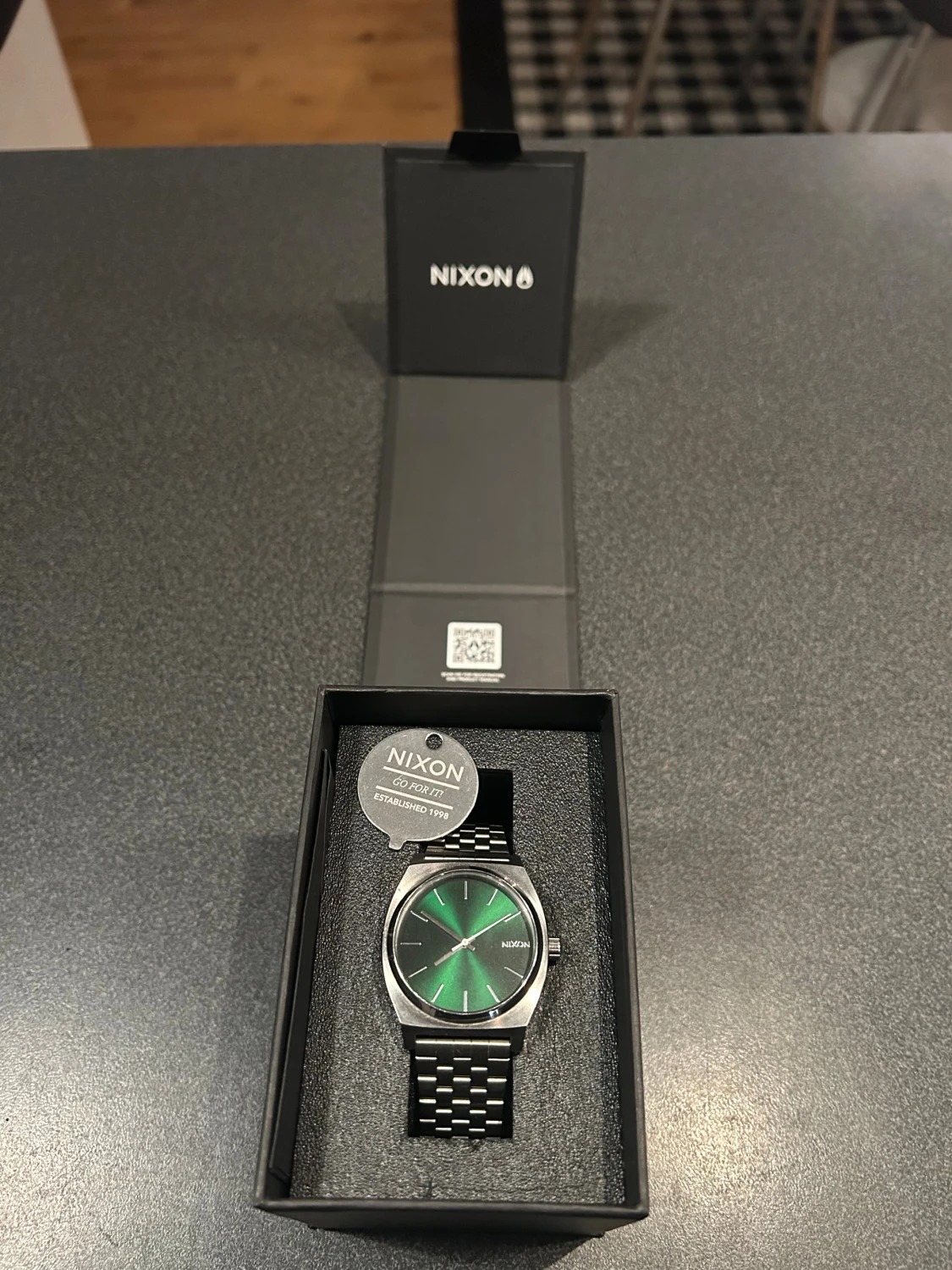 Grön Nixon klocka med metallarmband - 2