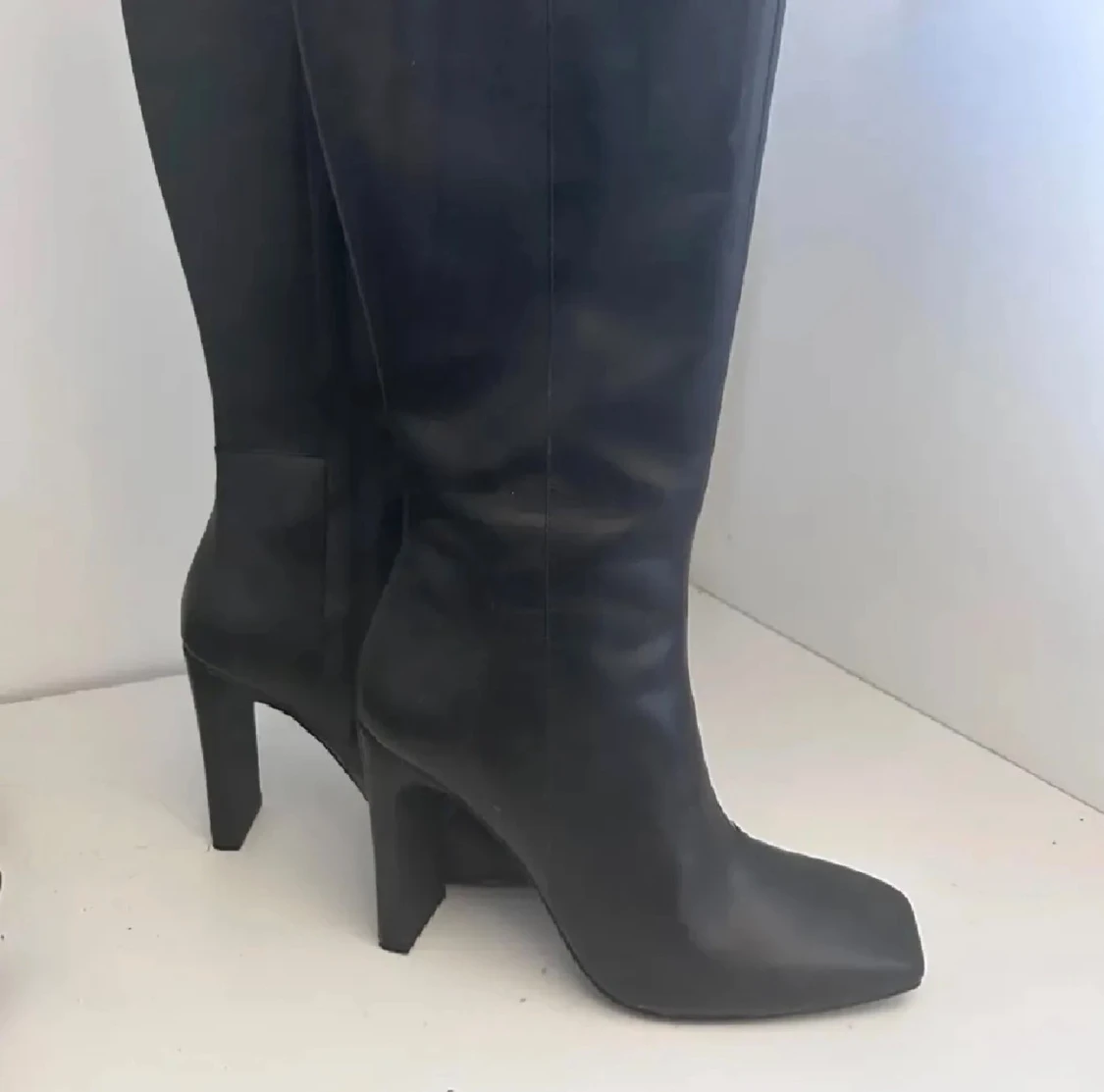 Svarta höga stövlar  - 2