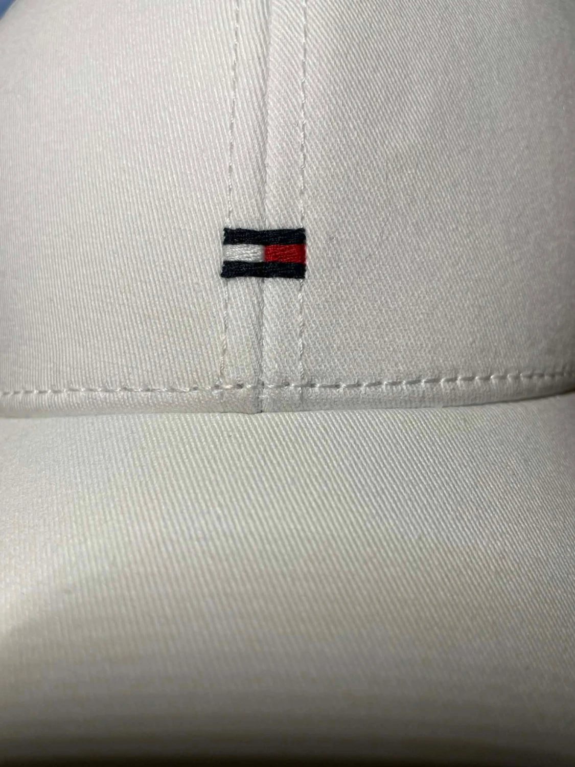 Vit keps från Tommy Hilfiger - 2