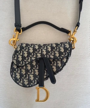 Saddle Bag - Säljer min syster Saddle bag. Perfekt nytt skick och lämnas samma dag som säljs!