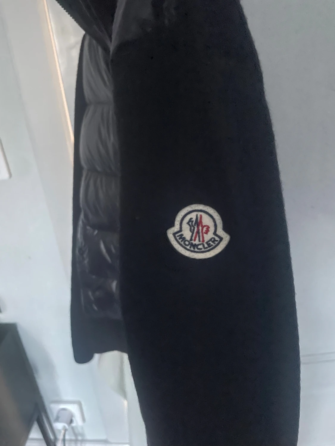 Svart Moncler pufferjacka med stickade ärmar - 3