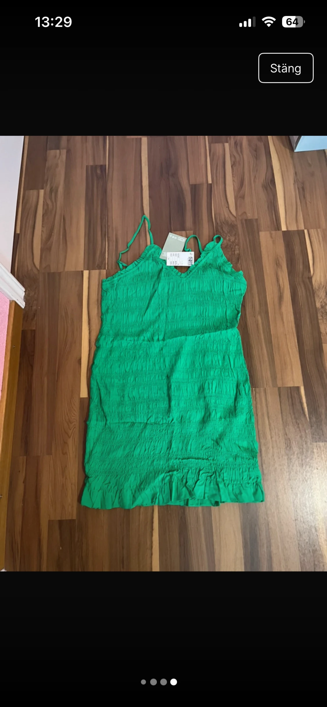 Grön smockad kortklänning med volang från H&M storlek L - 3