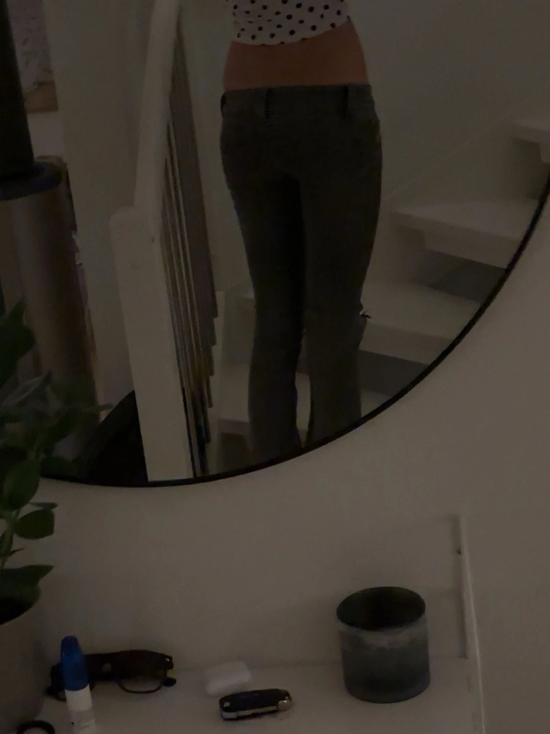 Grå slitna bootcut jeans med hål - 2