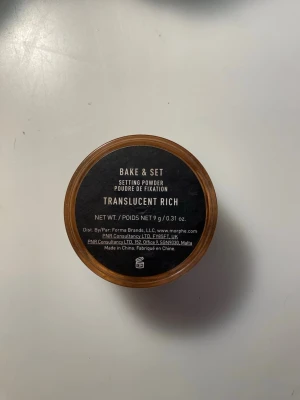 Morphe setting powder - Morphe bake & set setting powder i translucent rich. Typ halva kvar