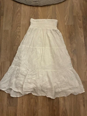 Vit longkjol - Jätte gullig och fin long kjol från Gina Young