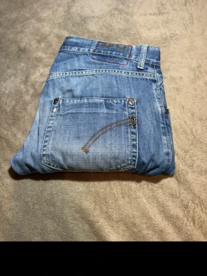 Dondup jeans - Dondup jeans. Storleks lappen är borta men storleken är 34. Okej skick hör av er vid frågor eller funderingar!
