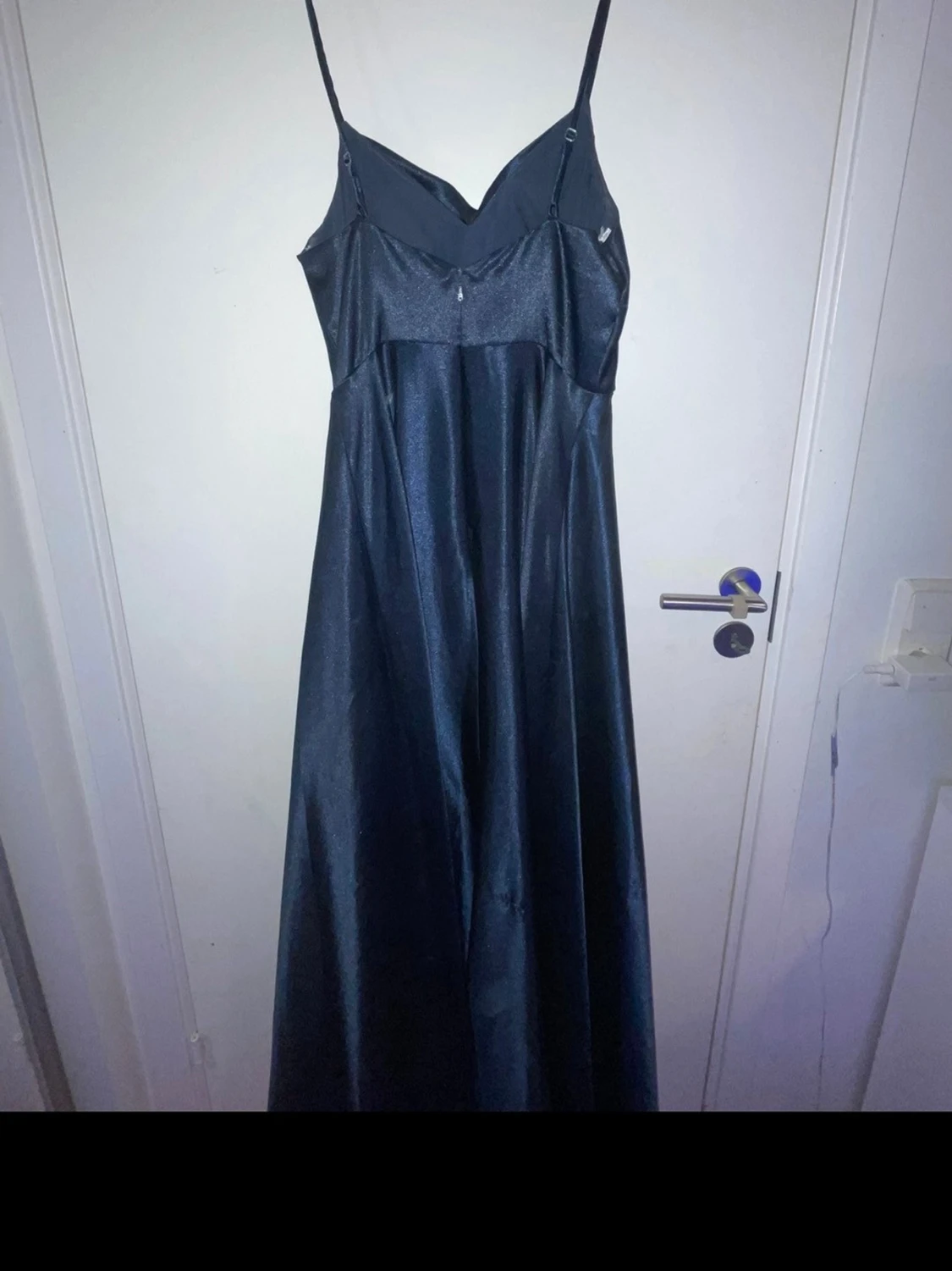 Marinblå balklänning med smala band - 1