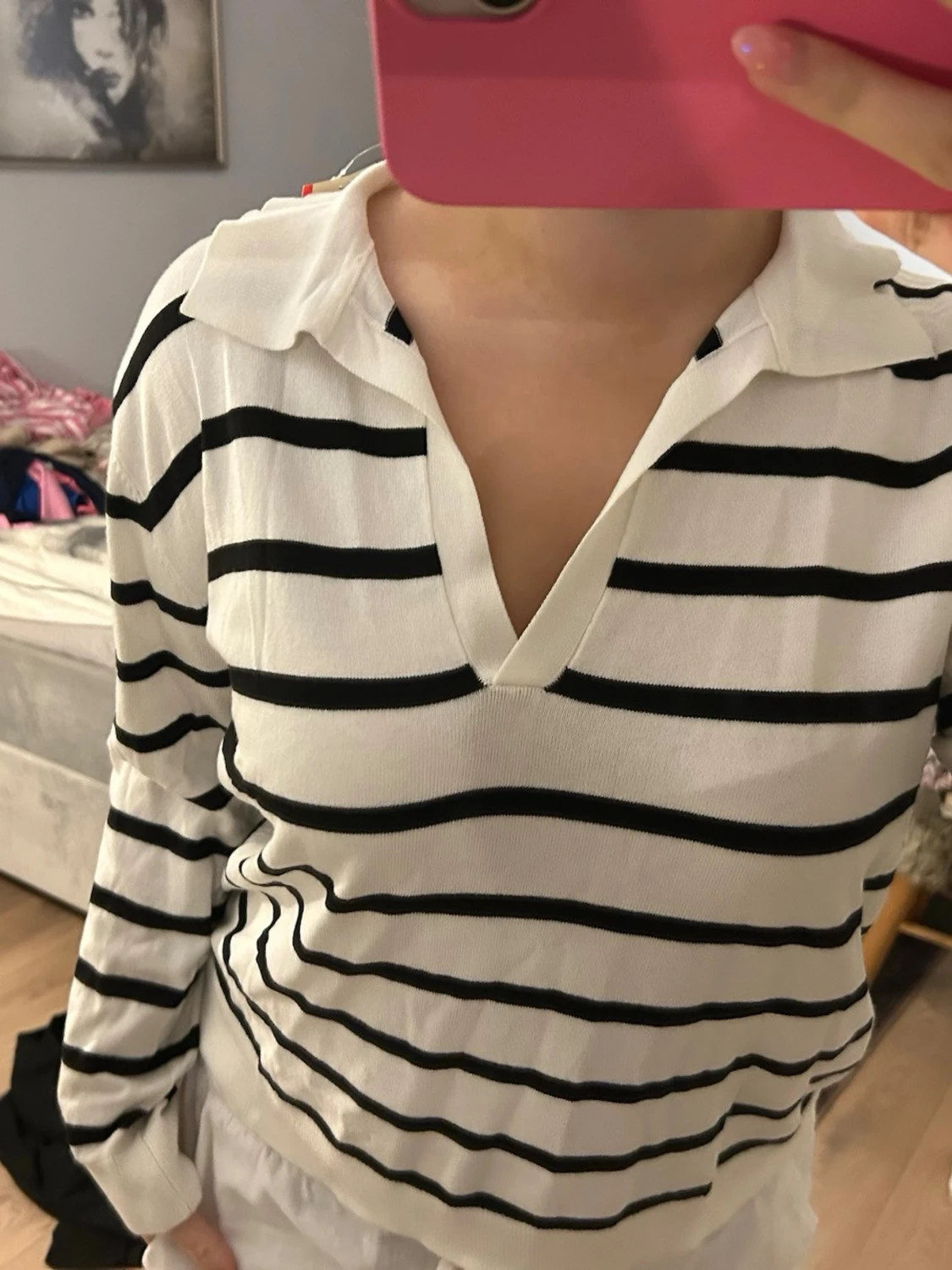 Randig vit och svart långärmad tröja - 1