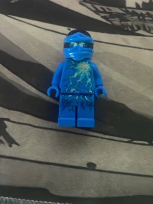 NRG jay lego ninjago figur - NRG jay med fel hjälm 