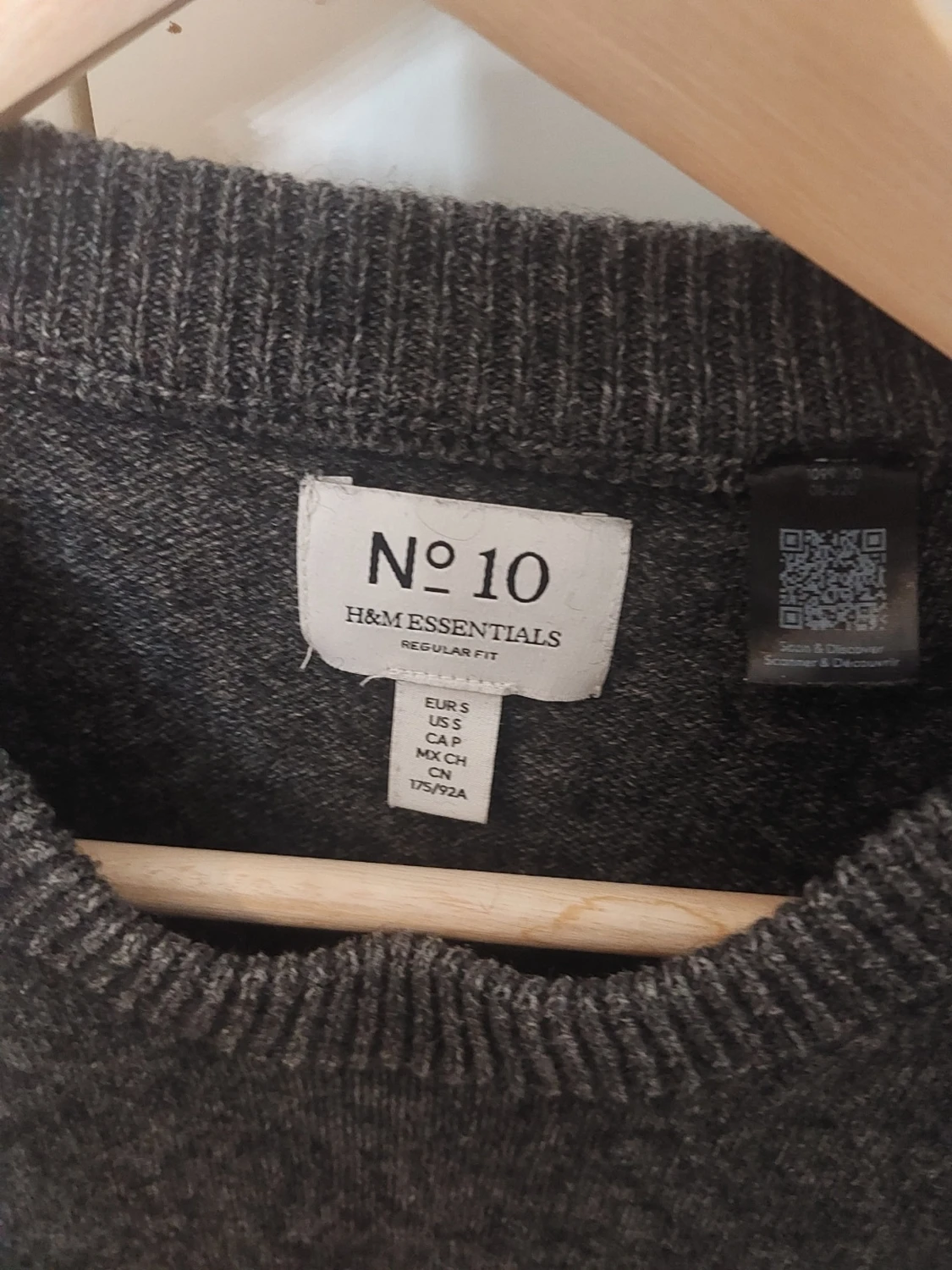 Mörkgrå stickad tröja H&M Essentials - 1