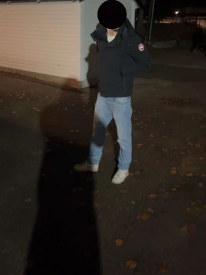 Canada Goose wyndham parka  - Good condition except faulty button, size M but can fit a smaller L.