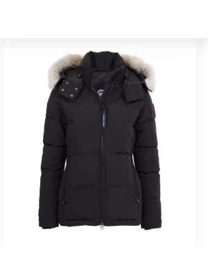  Canada Goose Chelsea Parka I Svart🖤 - Säljer min Canada Goose Chelsea Parka i svart 🖤 Storlek XS, men passar även S/M.  Har bara använt den en vinter. Inga hål, inga fläckar eller andra skador. Supervarm och perfekt för kalla dagar ❄️  Pris: 6 500 kr (kan diskuteras) Kan skickas eller mötas upp. Hör av dig om du är intresserad så skickar jag bilder på jackan😊