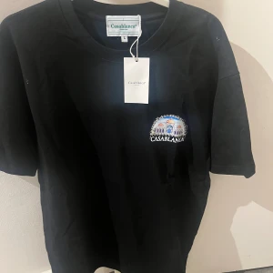 Casablanca T-shirt  - En helt ny T-shirt från Casablanca, kan ej att  returnera då den är köpt utomlands. Det är en Baggy passform 