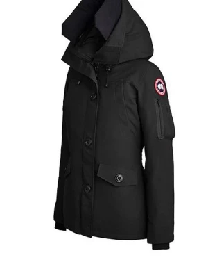 Canada goose montebello parka - Vinter Jacka i okej skick har använts några gånger utan större skador(sista bilden), priset kan diskuteras:)