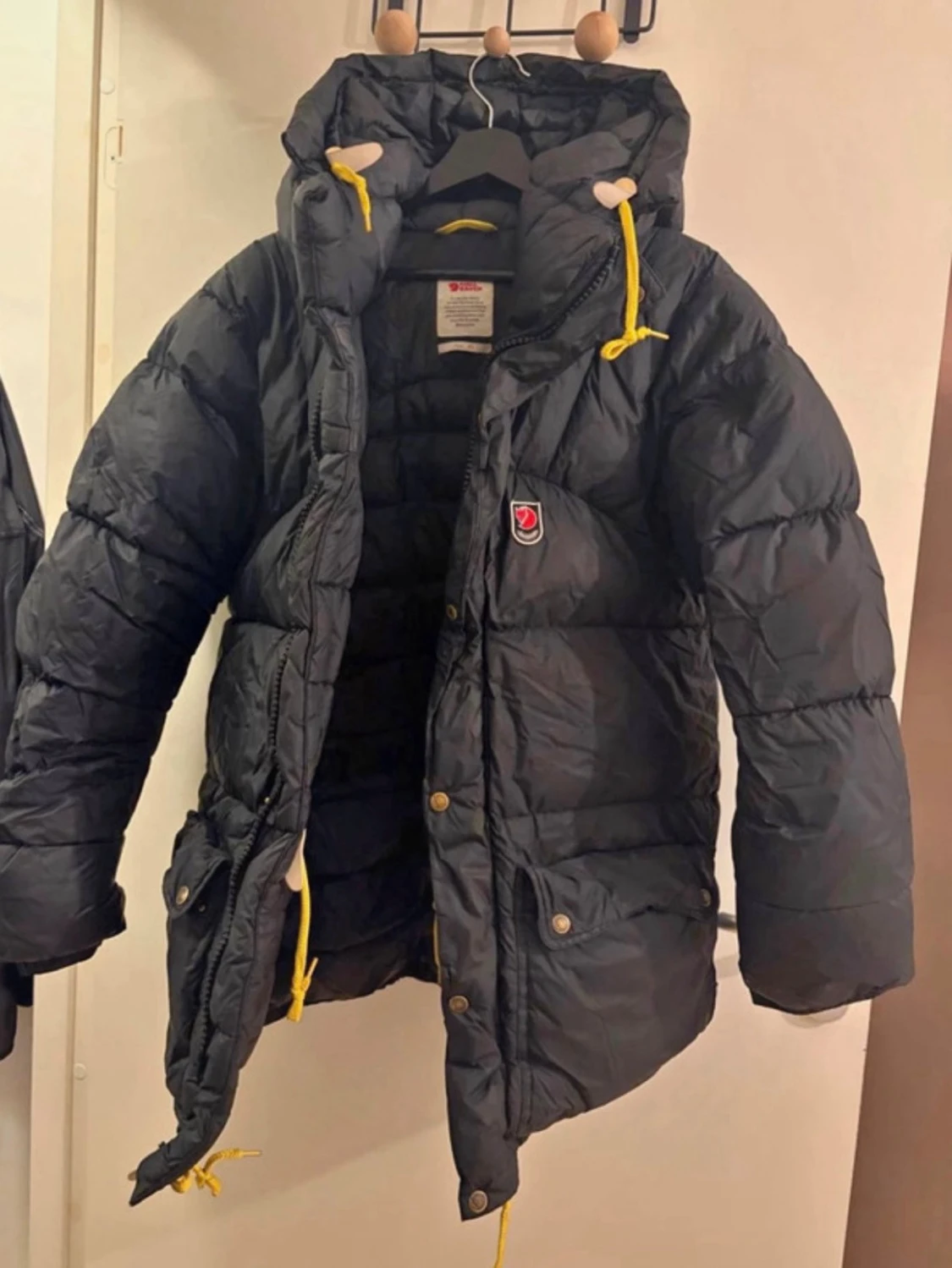 Svart dunjacka från Fjällräven - 2