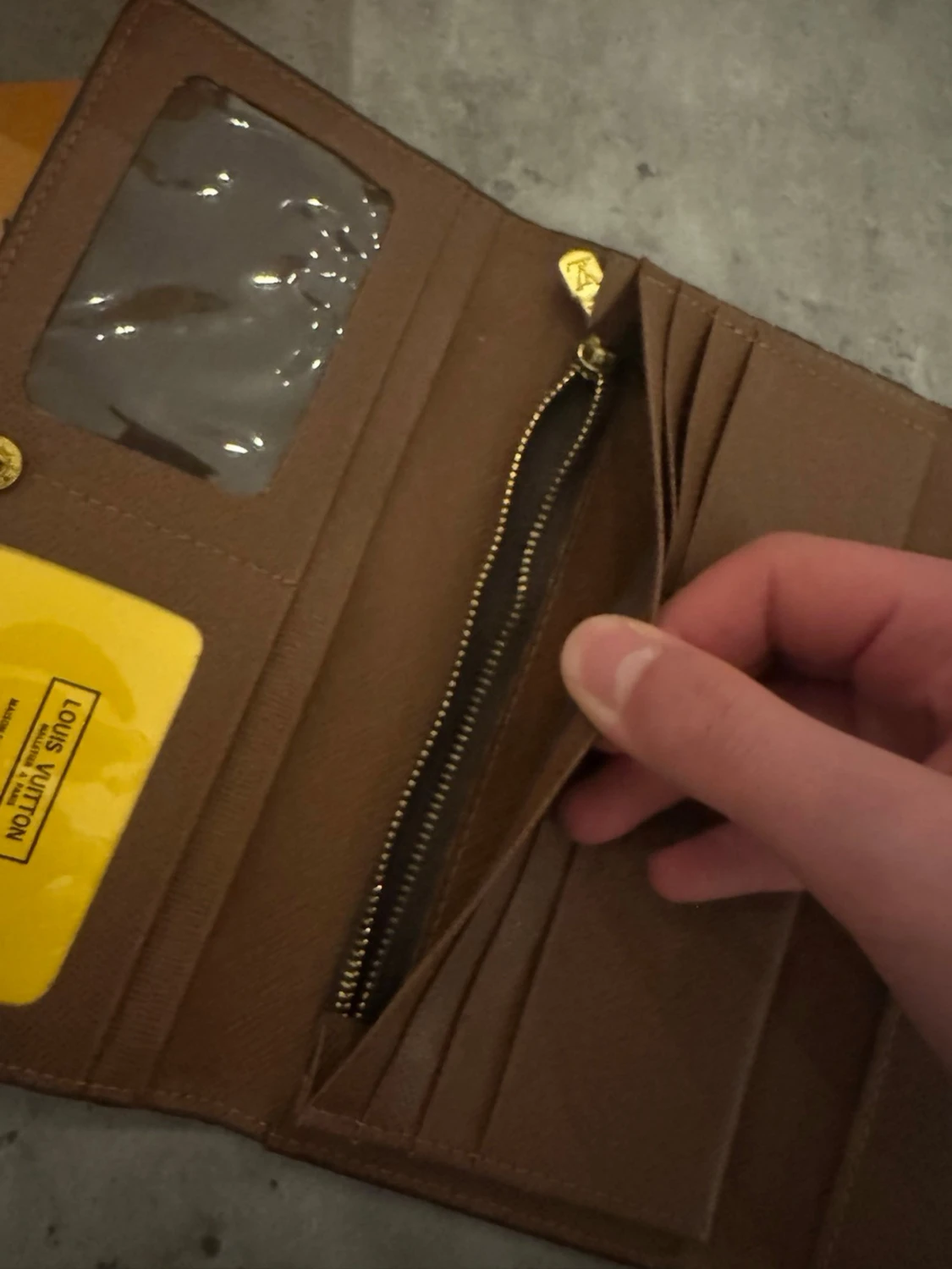 Women plånbok från ett poplulärt märke  - 2