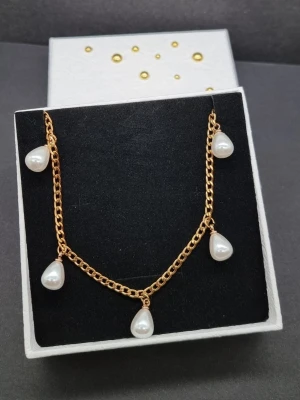 Handgjort halsband med pärlor  - Material-rostfritt stål.  Kedjetjocklek-3mm 