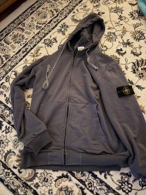 Stone island zip up - En snygg stone island zip up för billigt pris ! Pris kan diskuteras 