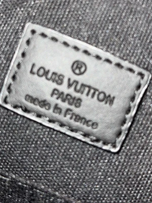 Väska  - Tjena säljer en väska 