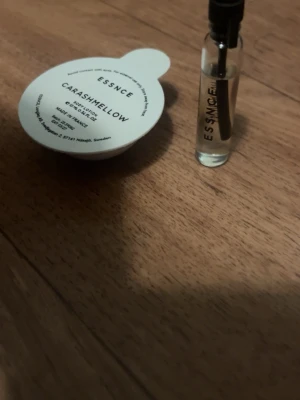 Essnce - Not available & carashmellow bodylotion - 2ml not available och 10 ml bodylotion i doften av carashmellow 🤩 helt nya! 