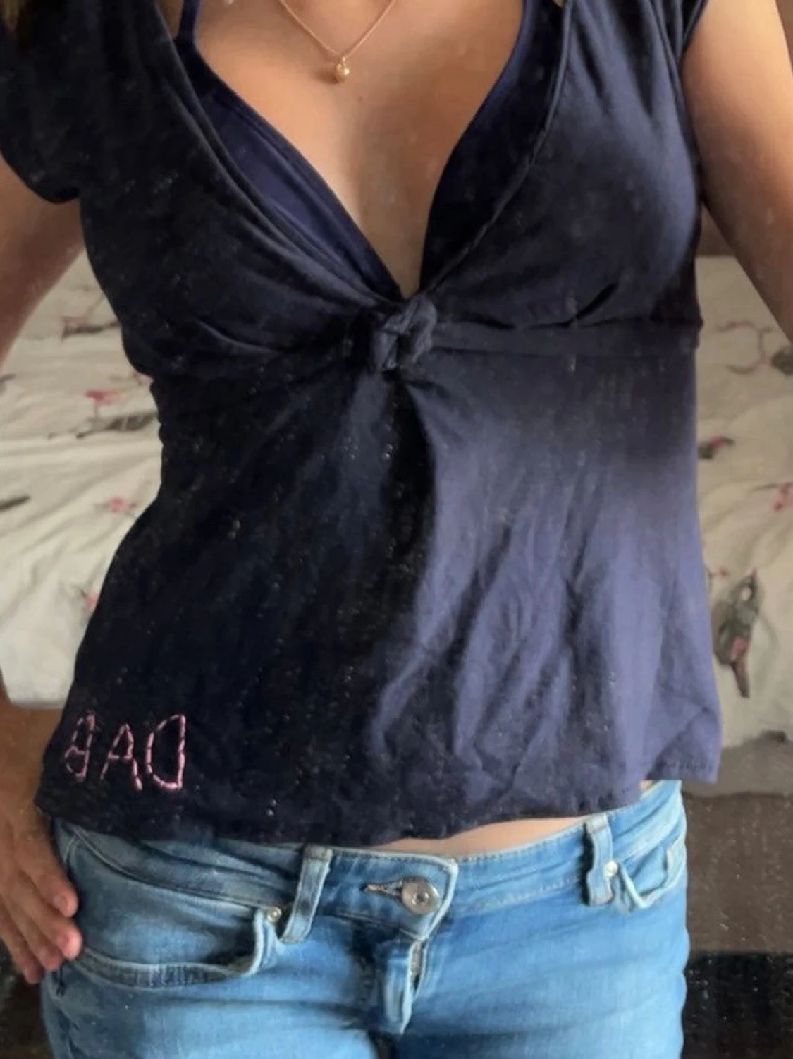 Mörkblå omlottopp med öppen rygg