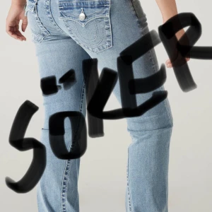 Söker efter ljusblåa true religion jeans !! - Söker efter true religion jeans i storlek W23 helst i Becca-mid waist