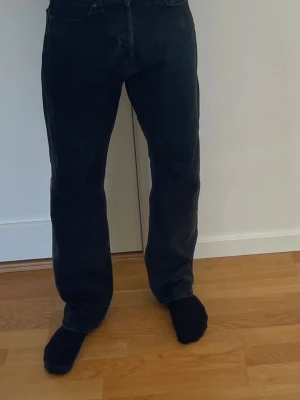 Jeans - Weekday Space svarta jeans i storlek W28 L30.