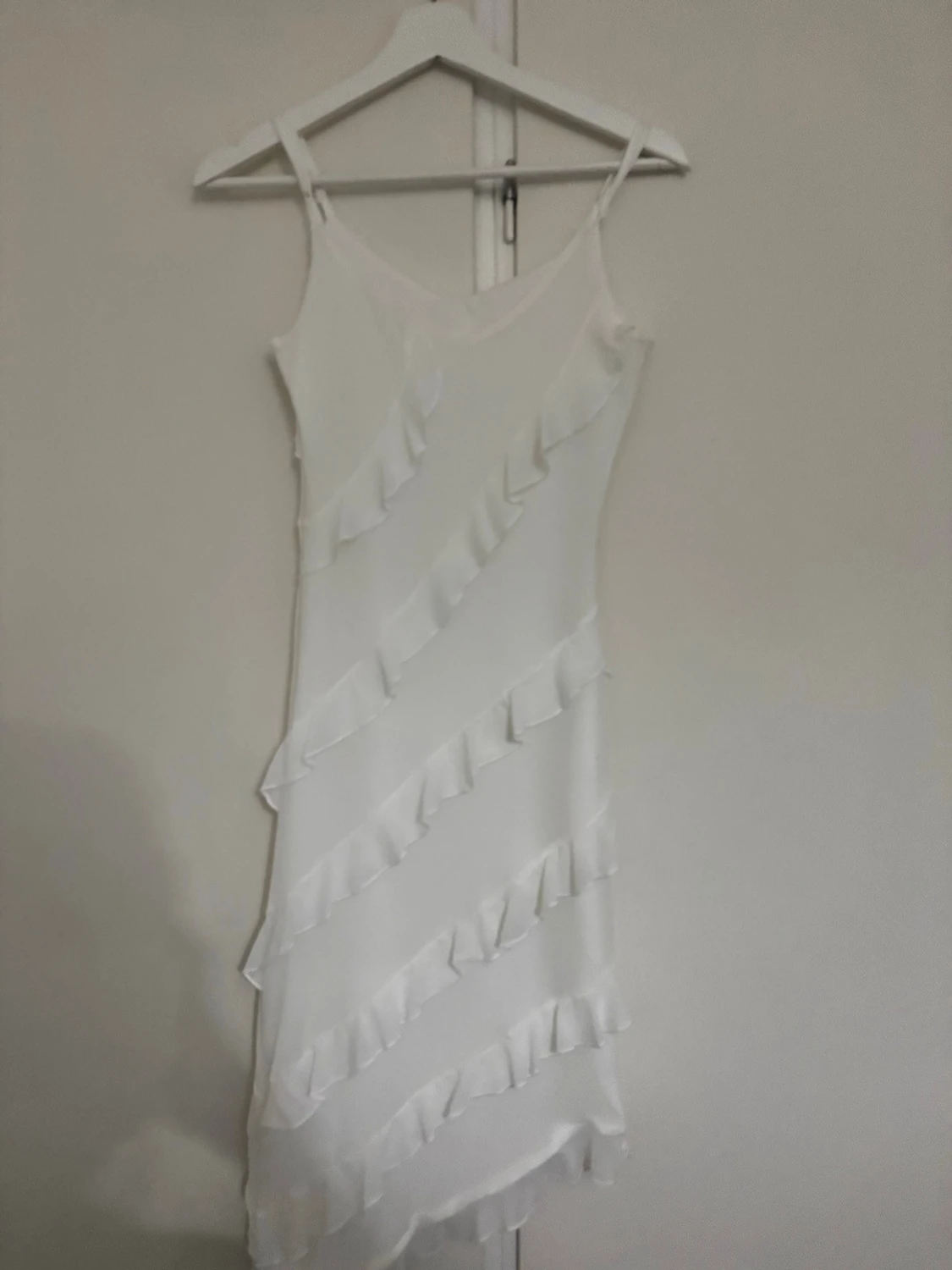 Vit långklänning med volanger - 1