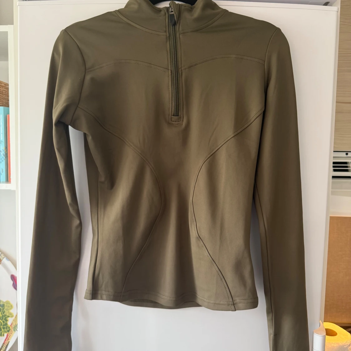 Olivgrön långärmad träningströja half zip