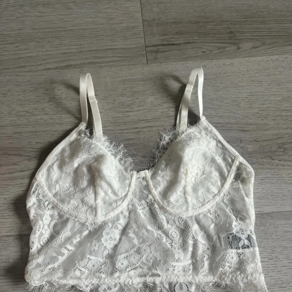 Vit spetsig korsettopp från SHEIN