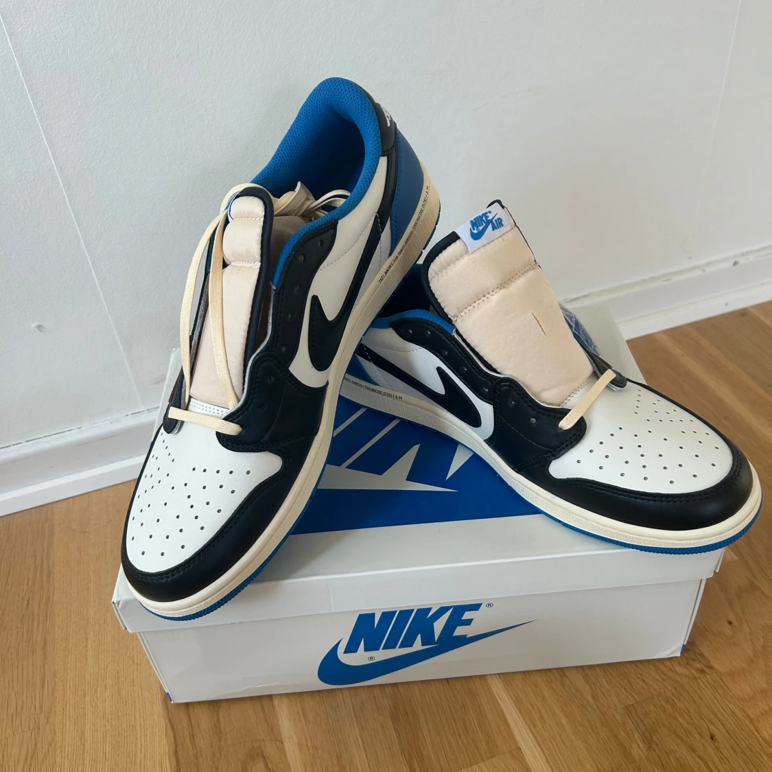 Nike Air Jordan 1 Low Travis Scott x Fragment - 1