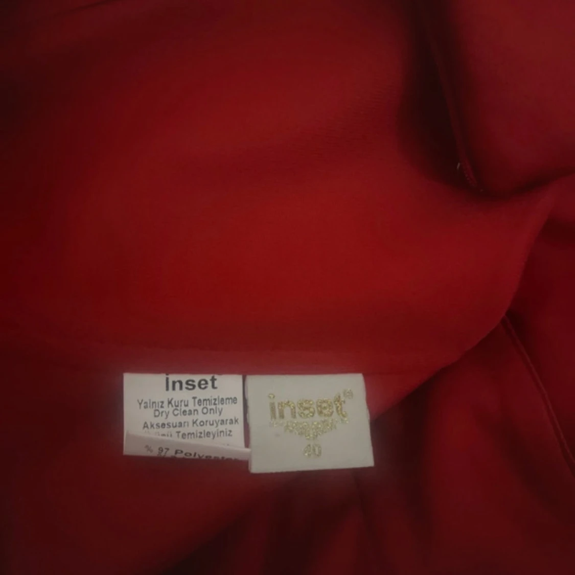 Röd långklänning med glittrigt bälte - 4