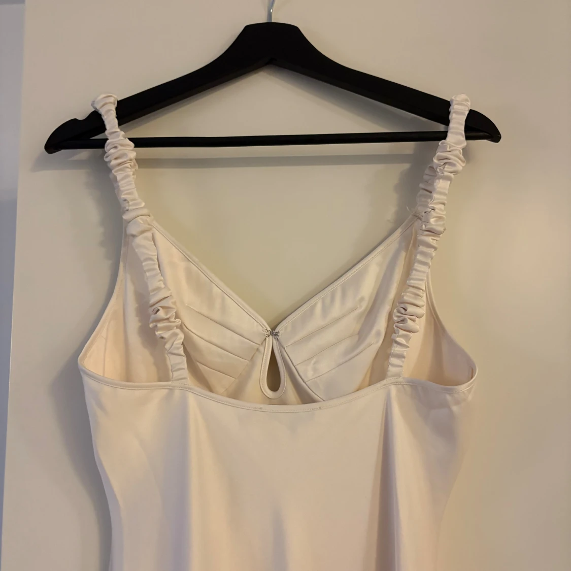 Champagnefärgad långklänning från Adoore - 2