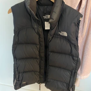 The north face väst - Väst i bra skick, lite slitage på kragen (se bild 3) 