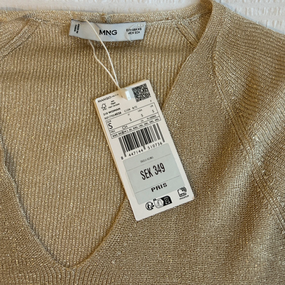 Guld glittrig topp från Mango - 3